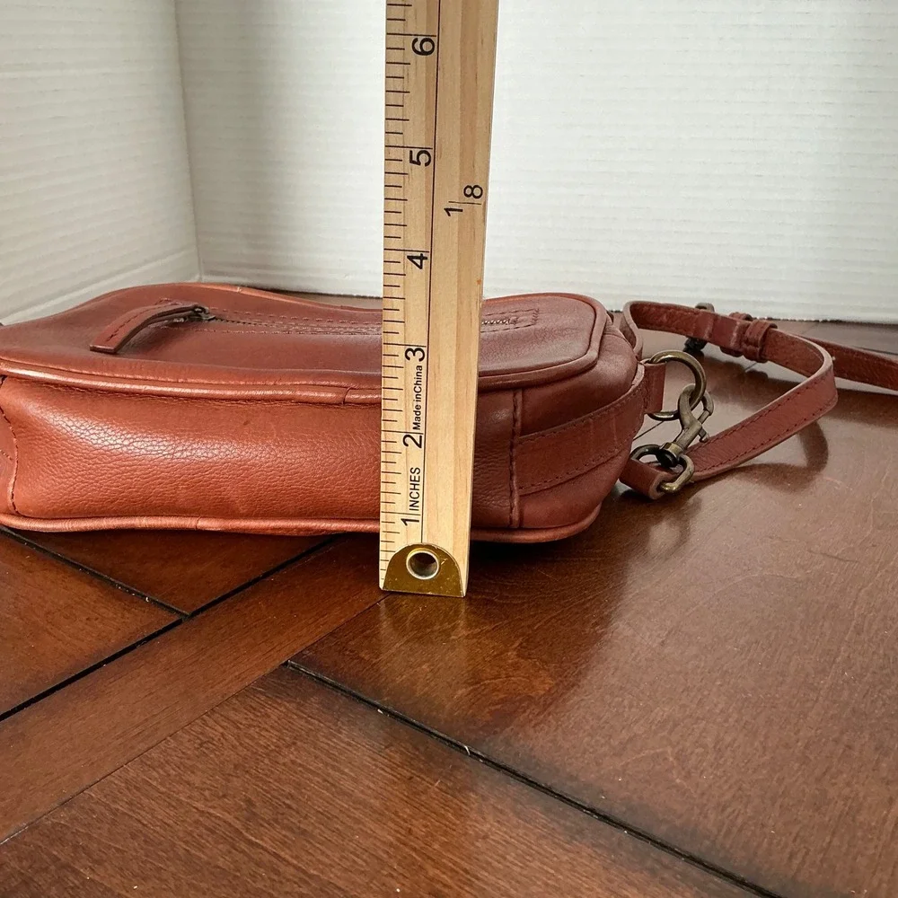 American Leather Co Cognac Brown Leather Crossbody Bag and Card Case Set - Picture 5 of 10